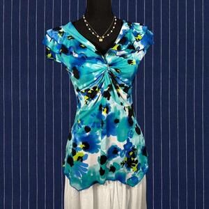 ❤️Cute BlueGreen Floral Suzie in the City V-neck Top/Blouse❤️